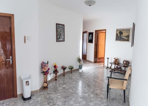 4 bedrooms apartement with furnished terrace and wifi at Recanati 8 km away from the beach Condo in Recanati
