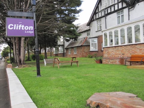 Clifton Lodge Hotel Hotel in High Wycombe