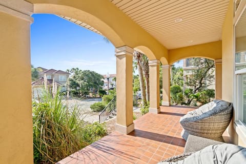 Patio, Facade/entrance, Balcony/Terrace, Seating area