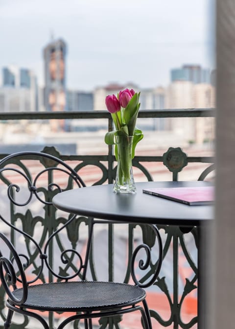 View (from property/room), Balcony/Terrace, City view