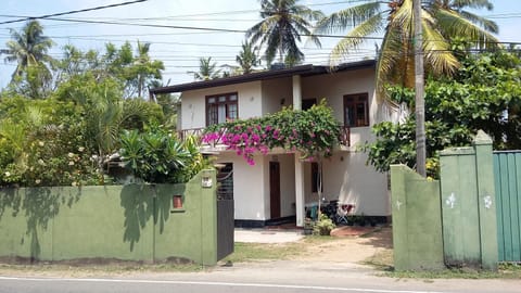 Property building, Facade/entrance, Garden