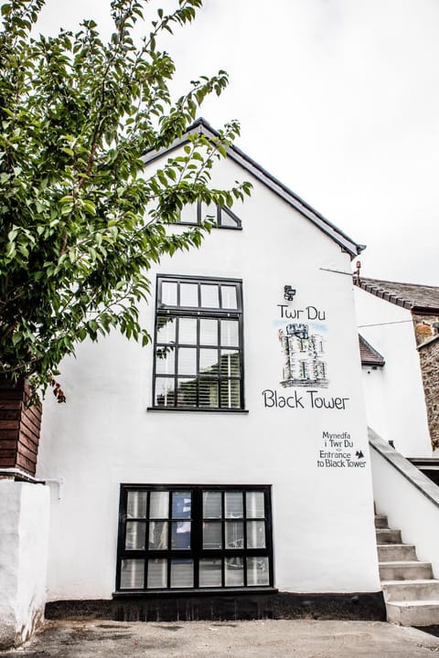 Property building, Facade/entrance