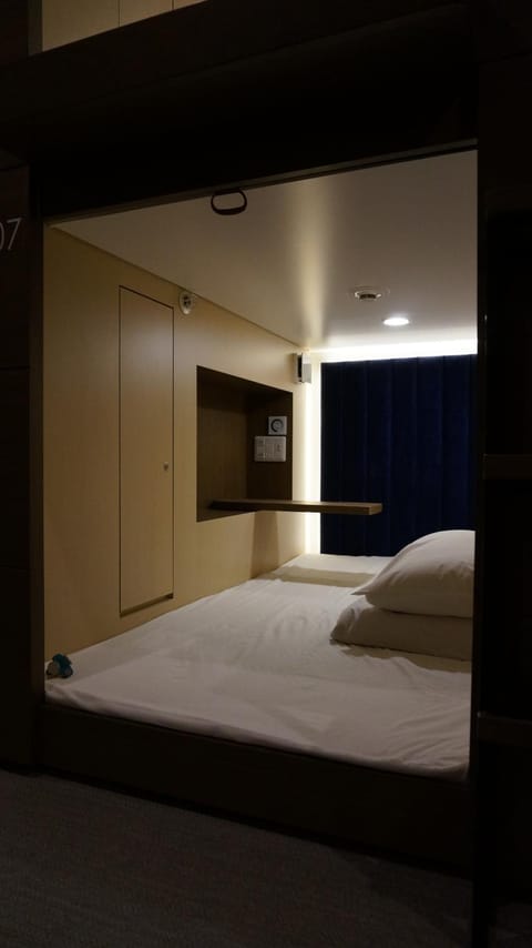 The Bed and Spa (male only) Hôtel capsule in Saitama Prefecture