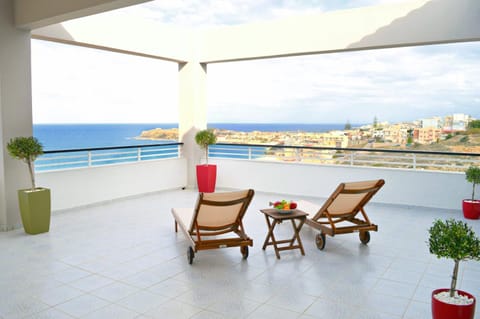 View (from property/room), Balcony/Terrace, City view, Mountain view, Sea view