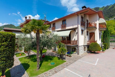 Villa Mariarosa Apartments Apartment in Tignale