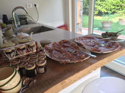 Food and drinks, Breakfast, Buffet breakfast