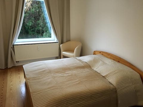 Bed, Photo of the whole room, Decorative detail, Bedroom