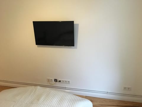 Photo of the whole room, Decorative detail