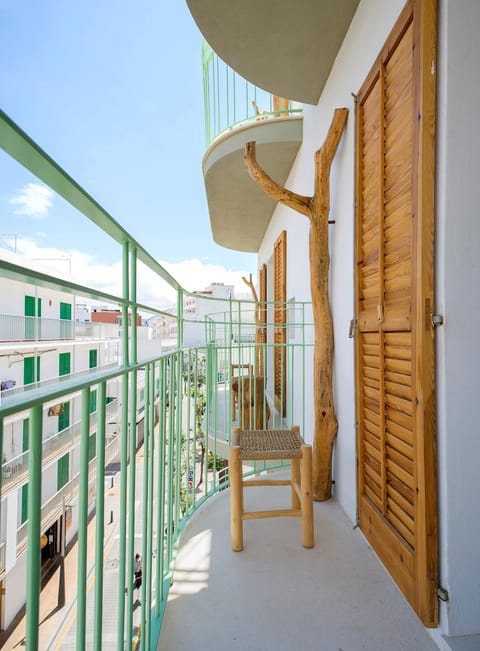 Property building, Balcony/Terrace