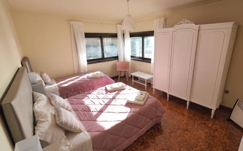 Photo of the whole room, Bedroom, Sea view, group of guests, Family