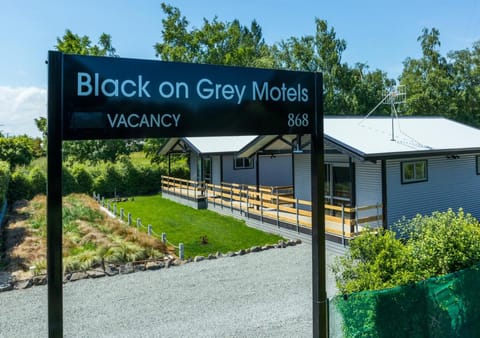 Black on Grey Motel in Otago