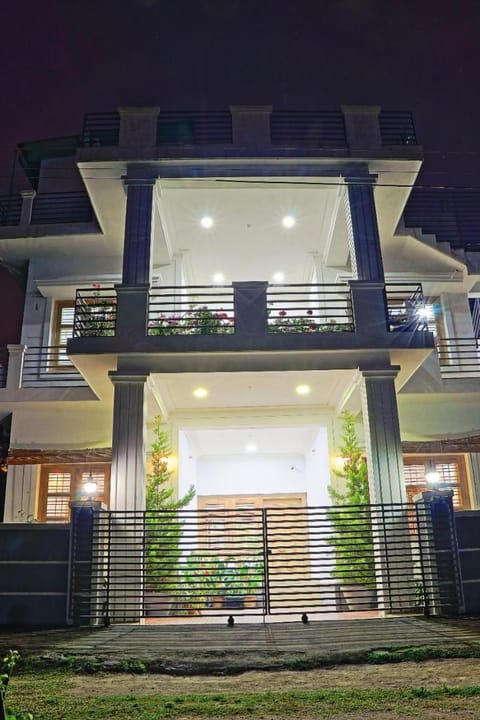Coorg Rahul Villa- 3 Deluxe Bedrooms Urlaubsunterkunft in Madikeri