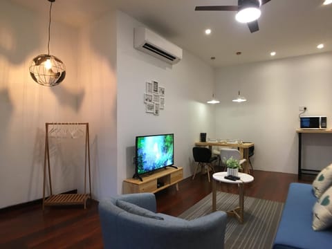 iBook Gurney Suites House in George Town