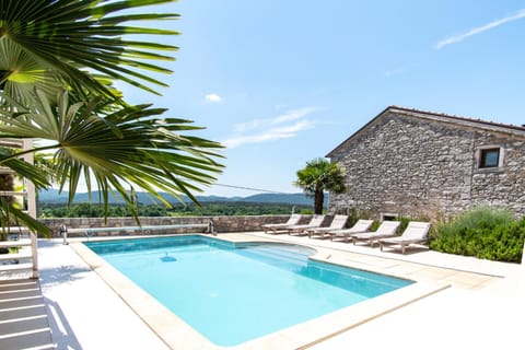 Day, Natural landscape, Pool view, Swimming pool, sunbed