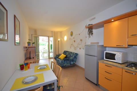 Kitchen or kitchenette, Living room, oven, stove