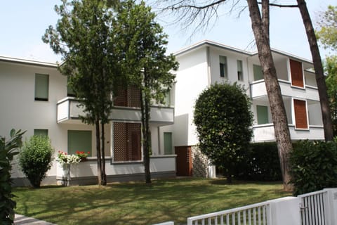 Property building, Day, Garden, Garden view