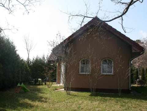 Kápolnai nyaralóház Casa in Balatonszárszó