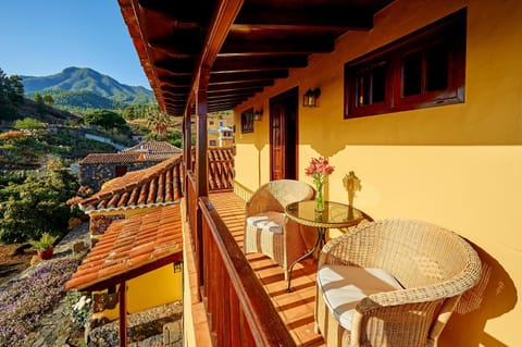 View (from property/room), Balcony/Terrace, Mountain view