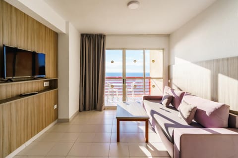 TV and multimedia, View (from property/room), Balcony/Terrace, Living room, Seating area