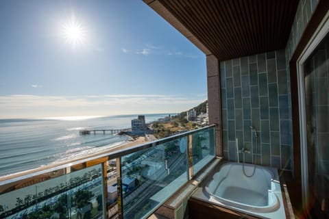 Hot Tub, Solarium, Balcony/Terrace, Balcony/Terrace, Sea view, Bath