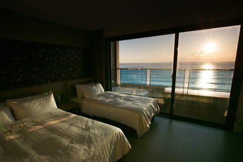 Bed, Balcony/Terrace, Sea view