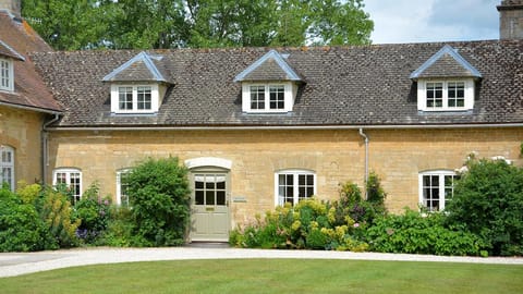 Wychwood Cottage House in West Oxfordshire District