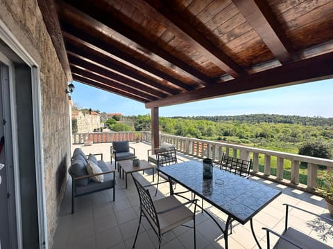 Day, Natural landscape, Balcony/Terrace, Seating area