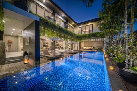 Property building, Patio, Night, Garden, Garden view, Pool view, Swimming pool, sunbed