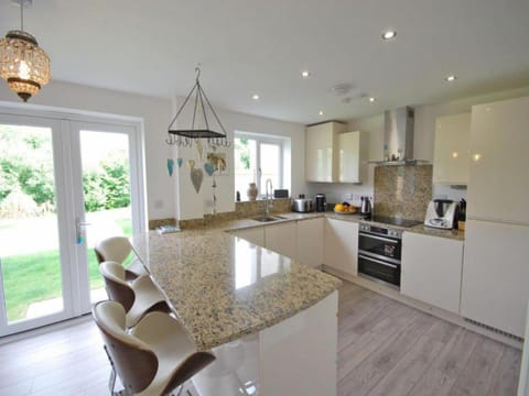 BBQ facilities, Garden, Coffee/tea facilities, Balcony/Terrace, Kitchen or kitchenette, Dining area, group of guests, Family