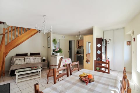 Maison confortable Ornans + Jardin House in Jura