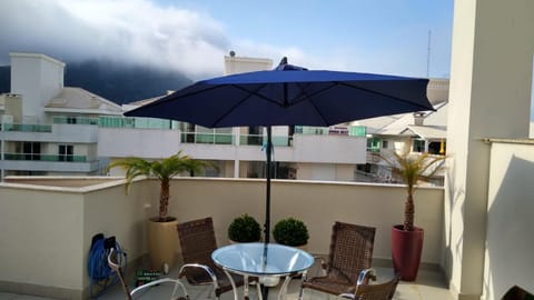 Balcony/Terrace, Dining area, Mountain view