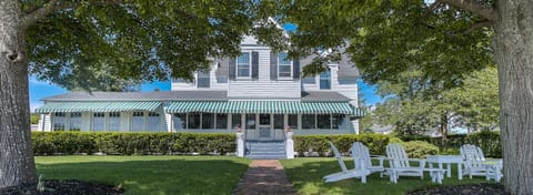 Harbor Knoll Bed and Breakfast Bed and Breakfast in Greenport