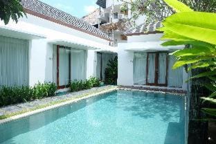 Papillon Echo Beach Hotel in North Kuta
