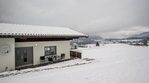 BBQ facilities, Balcony/Terrace, Lake view, Mountain view