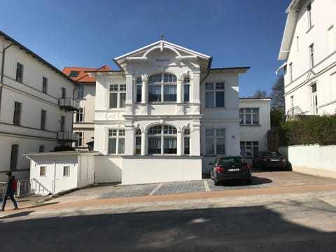 Property building, Facade/entrance, Parking