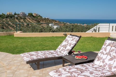 View (from property/room), Sea view, Swimming pool