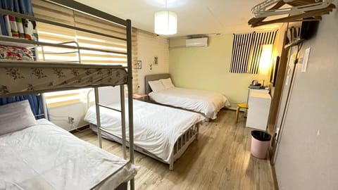 Hongdae Style Guesthouse Bed and Breakfast in Seoul