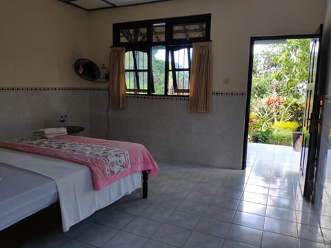 Rijasa Homestay Vacation rental in Abang
