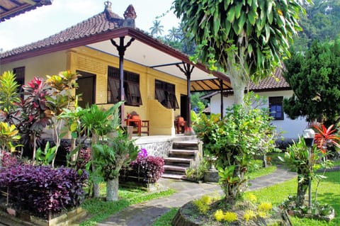 Rijasa Homestay Vacation rental in Abang