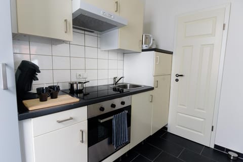 Coffee/tea facilities, Kitchen or kitchenette, Photo of the whole room, Decorative detail