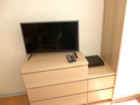 TV and multimedia, Seating area, Bedroom
