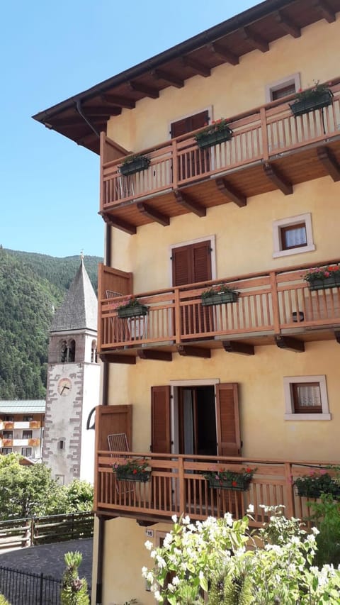 Property building, Balcony/Terrace