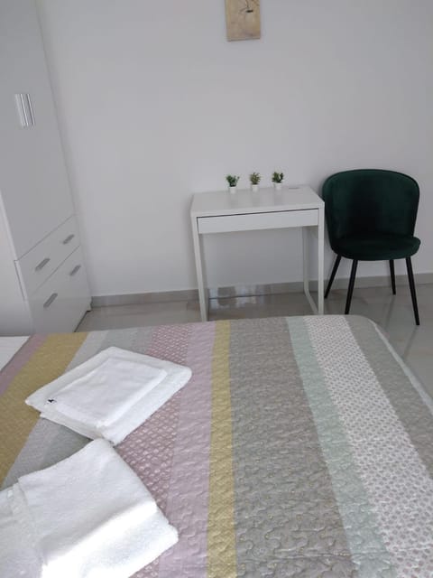 Apartment with Terrace and Garden Apartment in Tisno