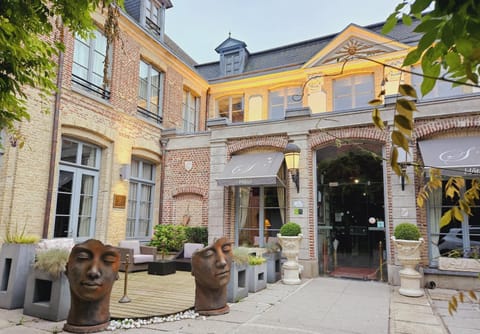 Property building, Facade/entrance