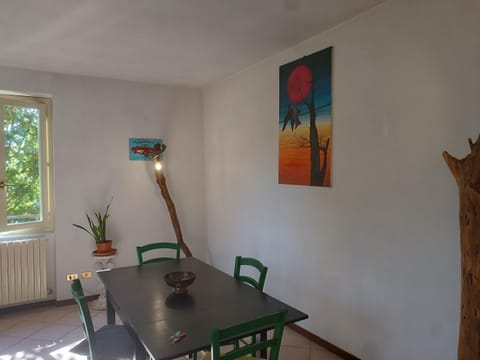 Decorative detail, Seating area, Dining area