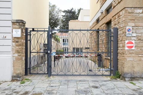 Lobby or reception, Street view