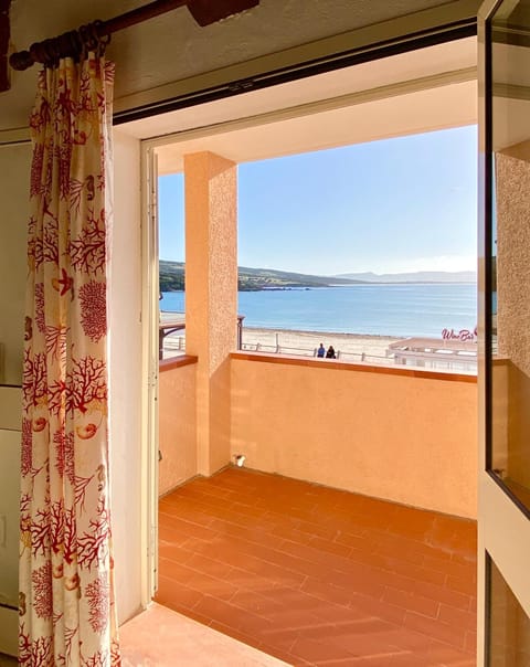 Natural landscape, View (from property/room), Balcony/Terrace, Balcony/Terrace, Beach, Sea view