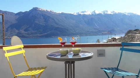 Balcony/Terrace, Lake view, Mountain view