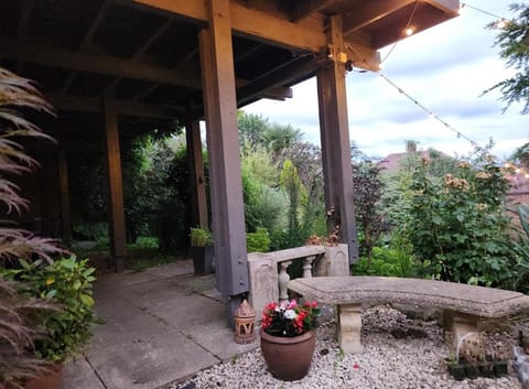 The Garden Apartment, Near Airport & City Apartment in Manchester