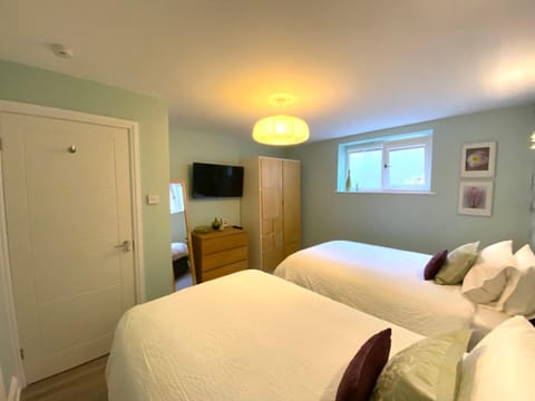 The Garden Apartment, Near Airport & City Apartment in Manchester